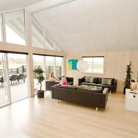Beach Front Home In Nordborg With Sauna Дом отдыха Норборг